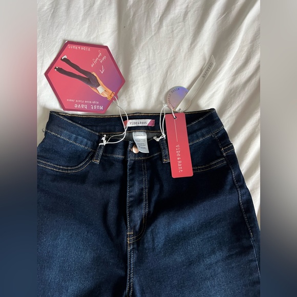 High-rise distressed flared jeans - Picture 2 of 4